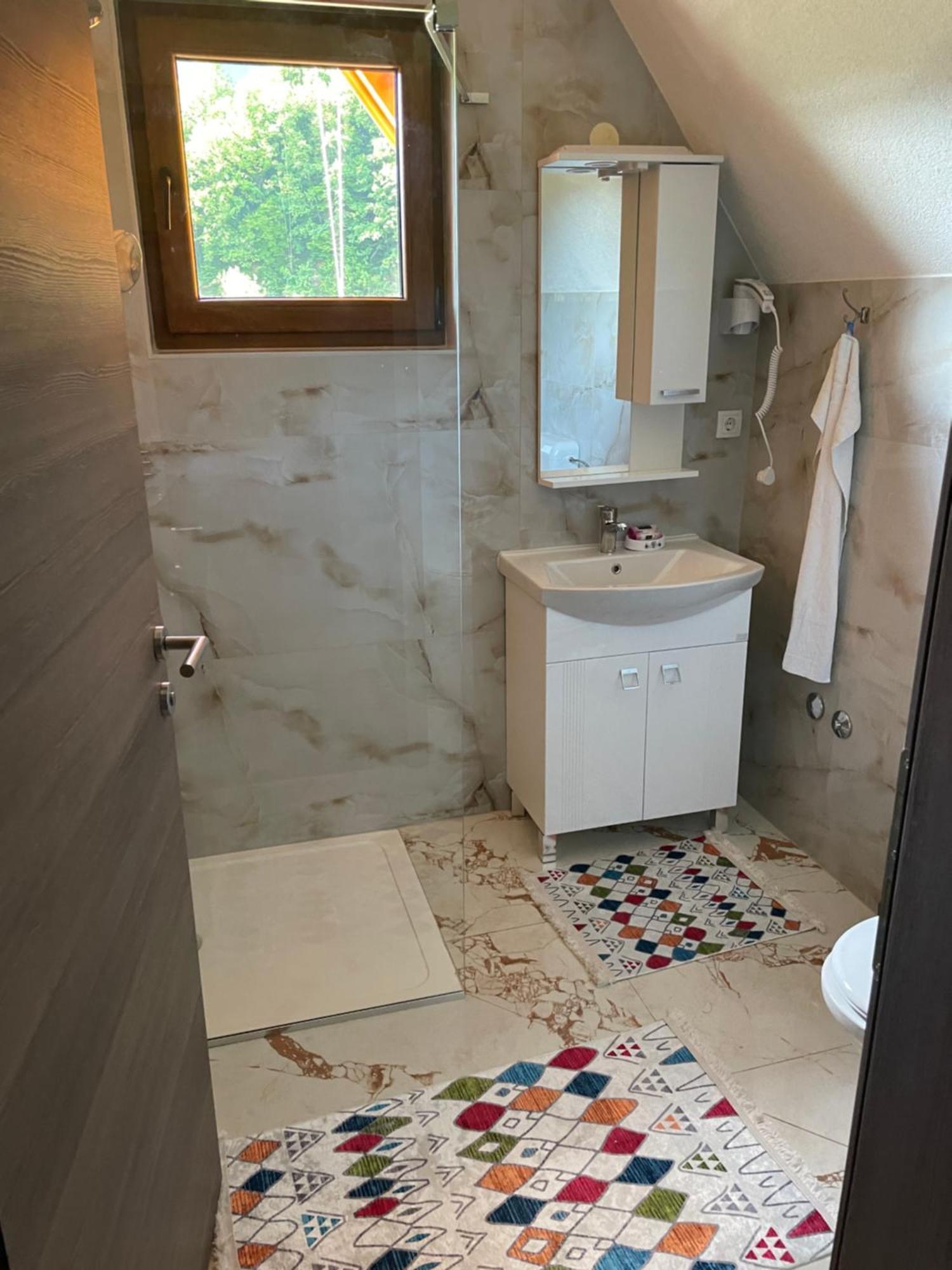 Bungalow House - 5 Rooms Zolaci ภายนอก รูปภาพ