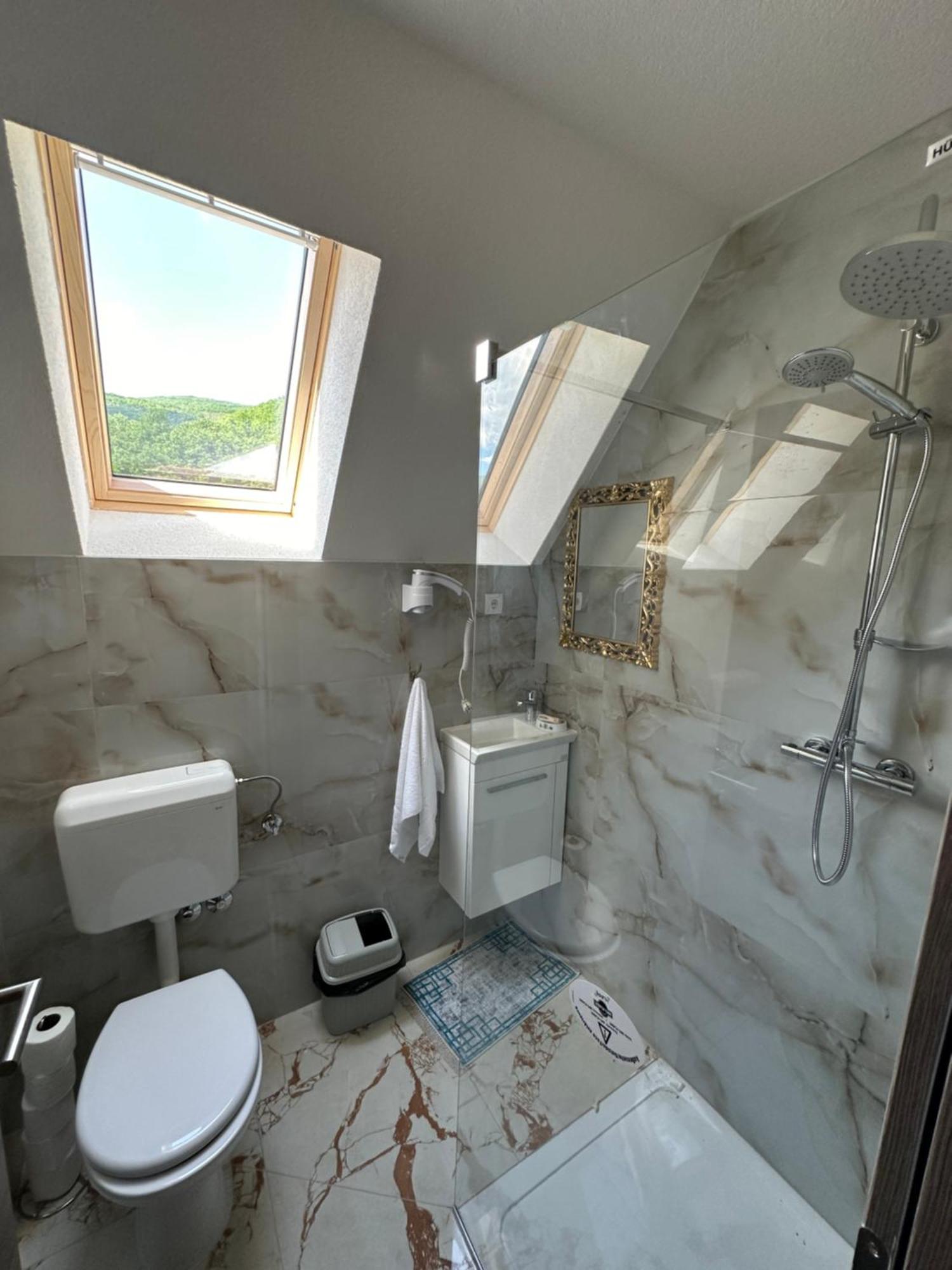 Bungalow House - 5 Rooms Zolaci ภายนอก รูปภาพ